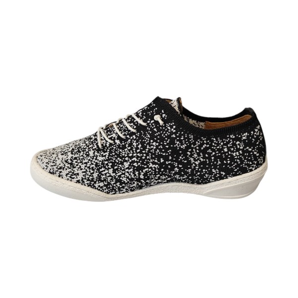 15351 Black White 2 Safe Step.jpg
