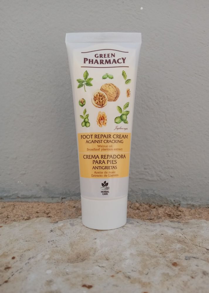 FOOT CREAM AGAINST CRACKING.jpg